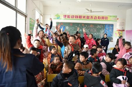 新利·体育（中国）官方网站-登录入口团委开展“青春照亮扶贫路”主题活动